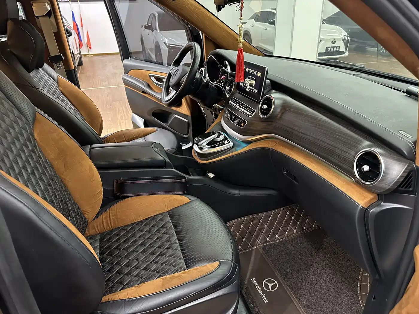 Mercedes-Benz V-Class 2018 V 260 L Premium Long Version China V фото 23
