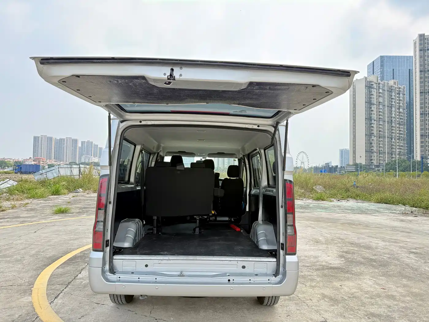 Jiangling JMC Fushun 2025 2025 Model 2.0T 6MT Diesel Short Wheelbase Low Roof Commercial MPV 5/6 Seats with Lift-up Tailgate