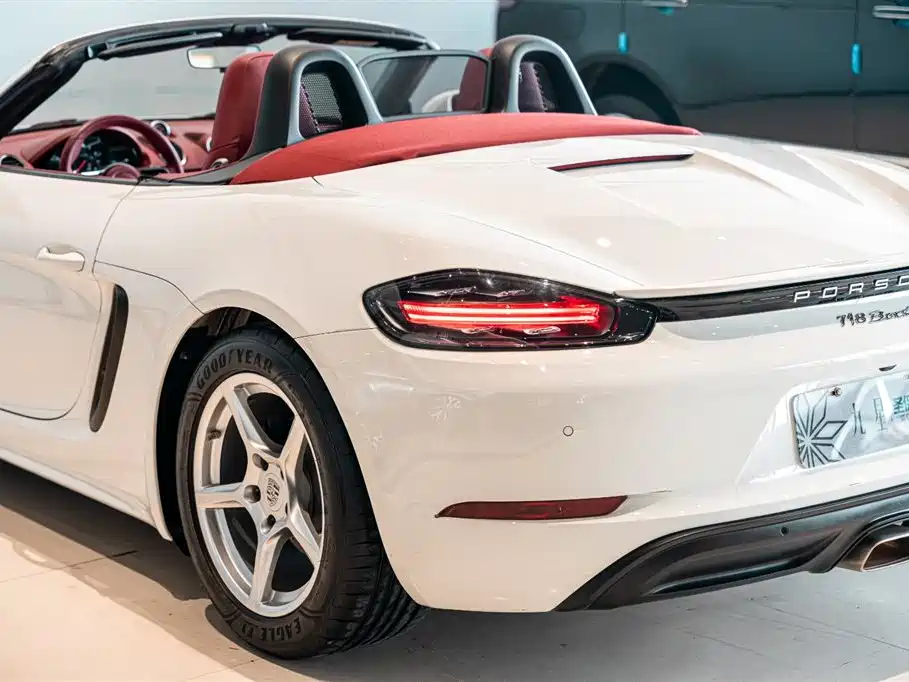 PORSCHE 718