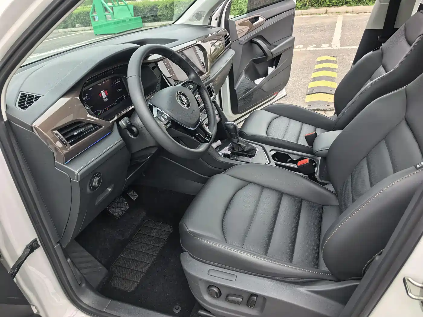 Volkswagen Tharu 2022 280TSI FWD Luxury Edition фото 18