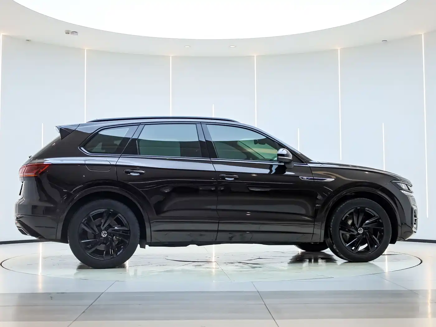Volkswagen Touareg 2022 3.0TSI Rui Xiang Edition Gloss Black Sport Package фото 3