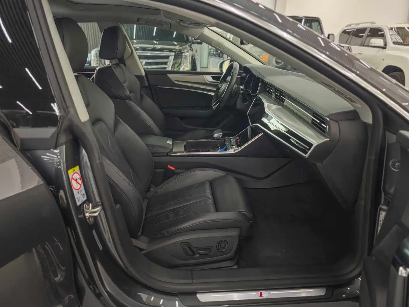 Audi A7 2023 Model 45 TFSI Premium Selection Edition фото 14