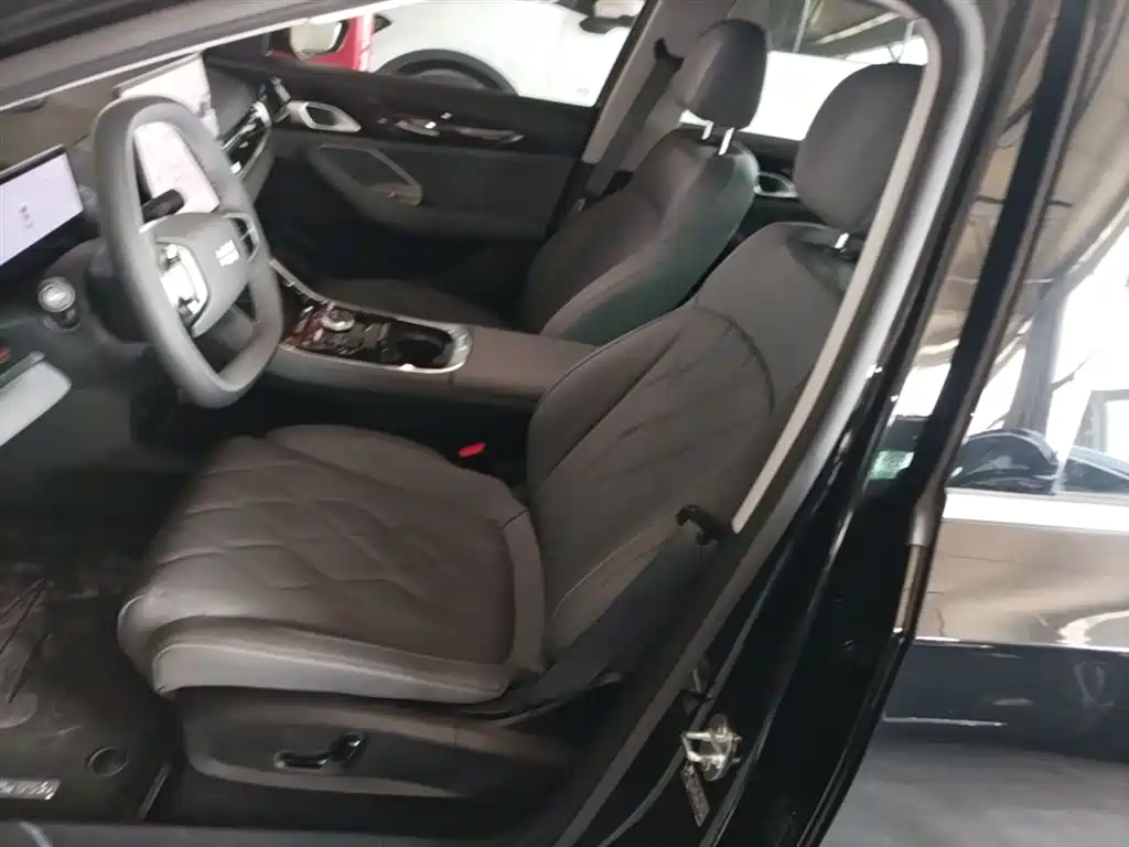 Geely Galaxy Galaxy A7 2025 EM-i 150km Explorer+ Edition фото 15