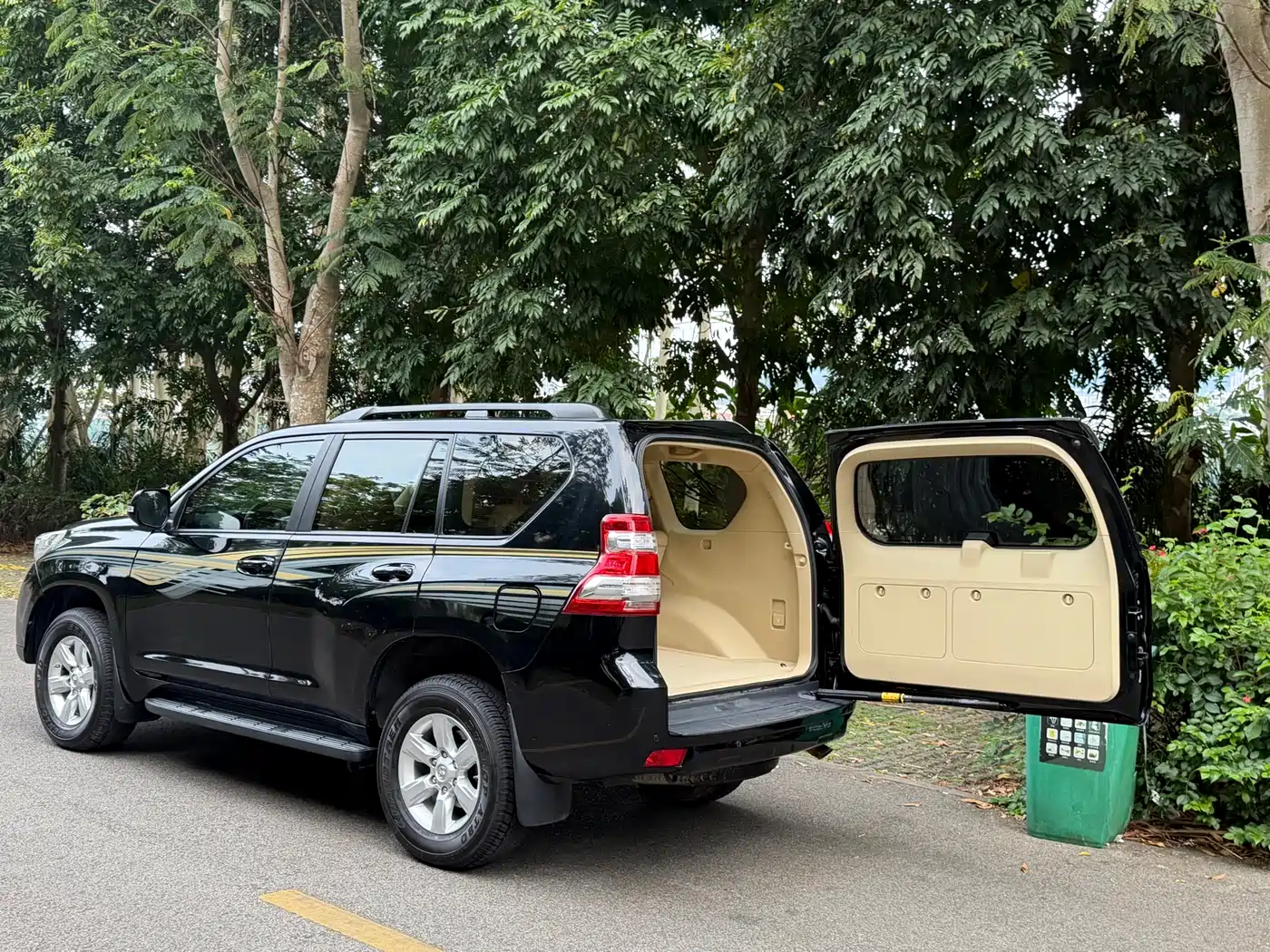 Toyota Prado 2016 2.7L Manual Edition фото 8