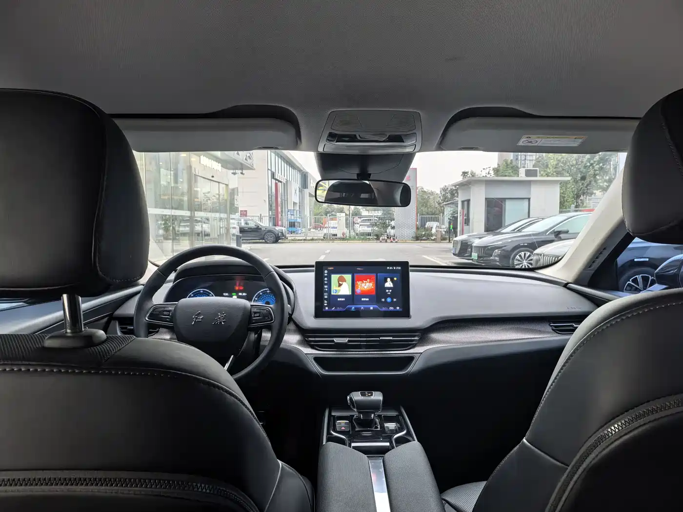 Hongqi E-QM5 2023 Facelift Basic Travel Edition фото 12