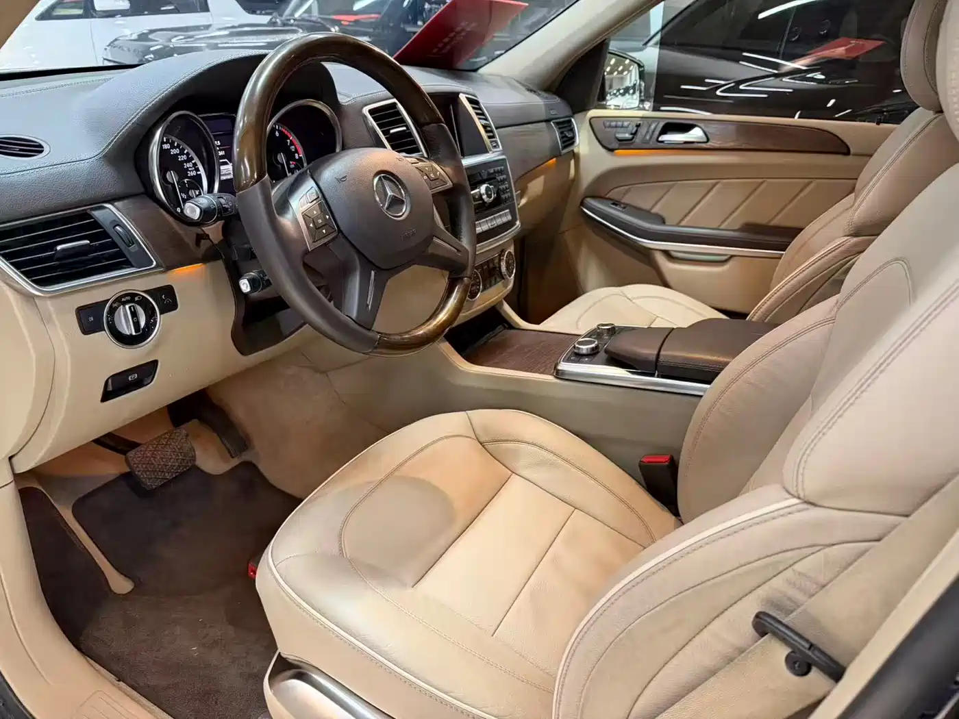Mercedes-Benz GL-Class 2013 GL 500 4MATIC фото 6