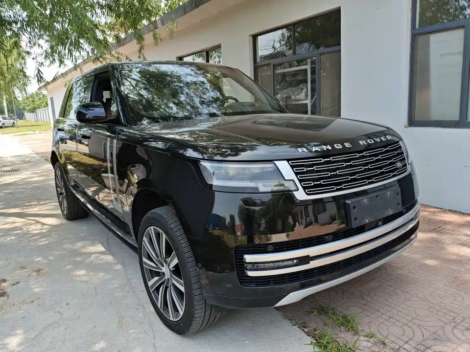 Land Rover Range Rover 2024 3.0 L6 400PS Genesis Extended фото 3