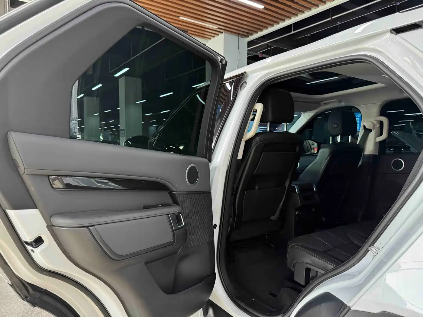 Land Rover Discovery 2017 3.0 SC V6 S фото 13