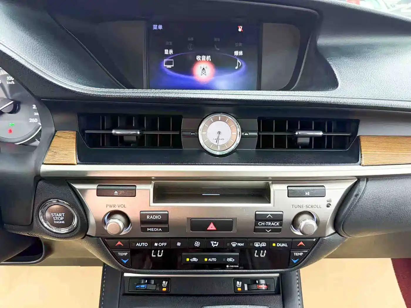 Lexus ES 2017 200 30th Anniversary Edition фото 11