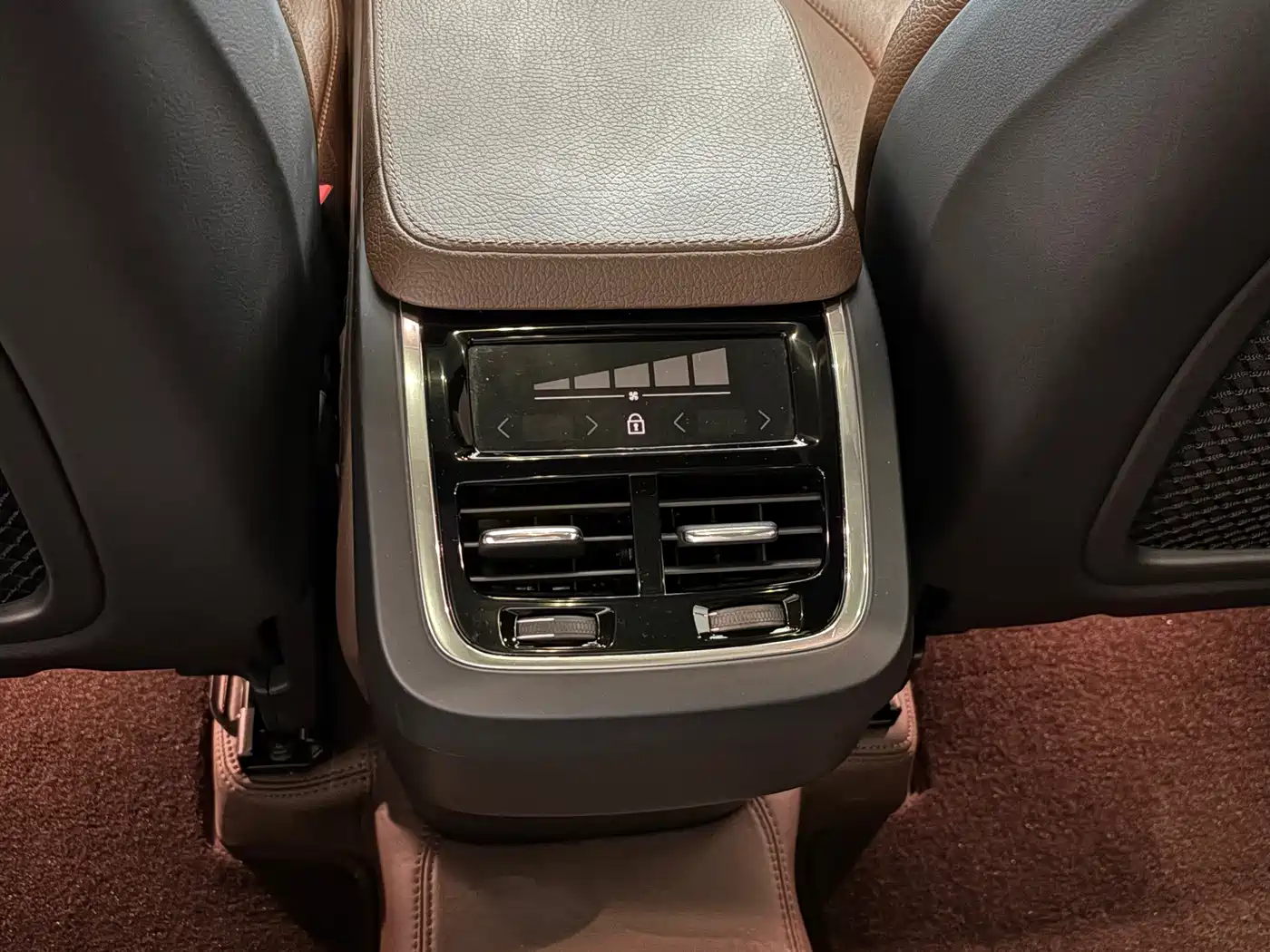 Photo 15 - Volvo XC90