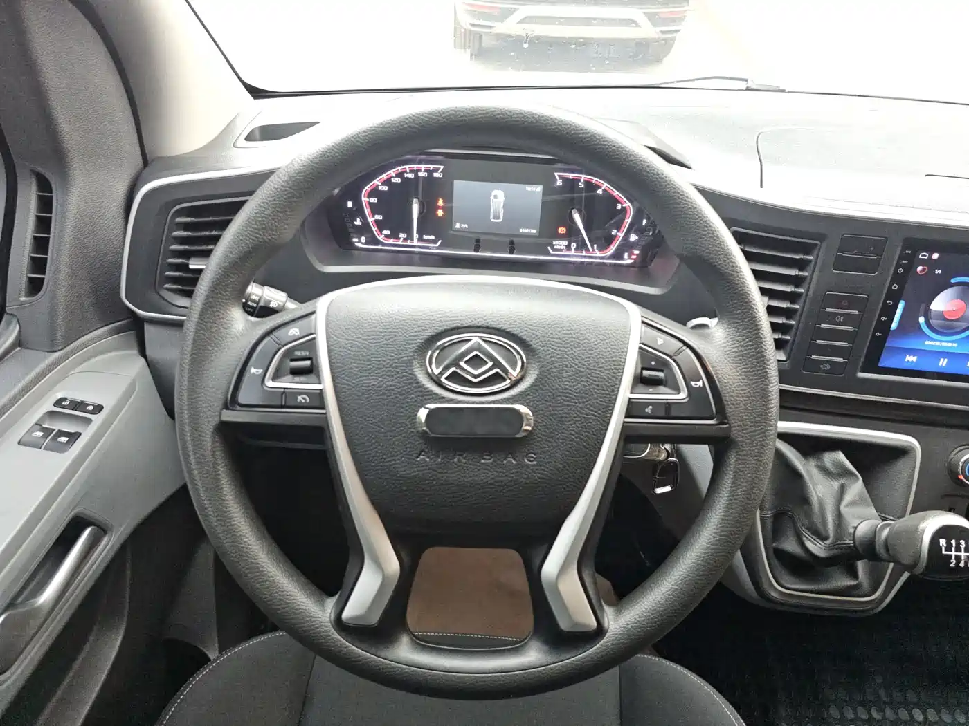 SAIC Maxus Xintu V80 2024 2025 PRO Aoyun 2.0T Manual Short Wheelbase Medium Roof 5/6-Seater