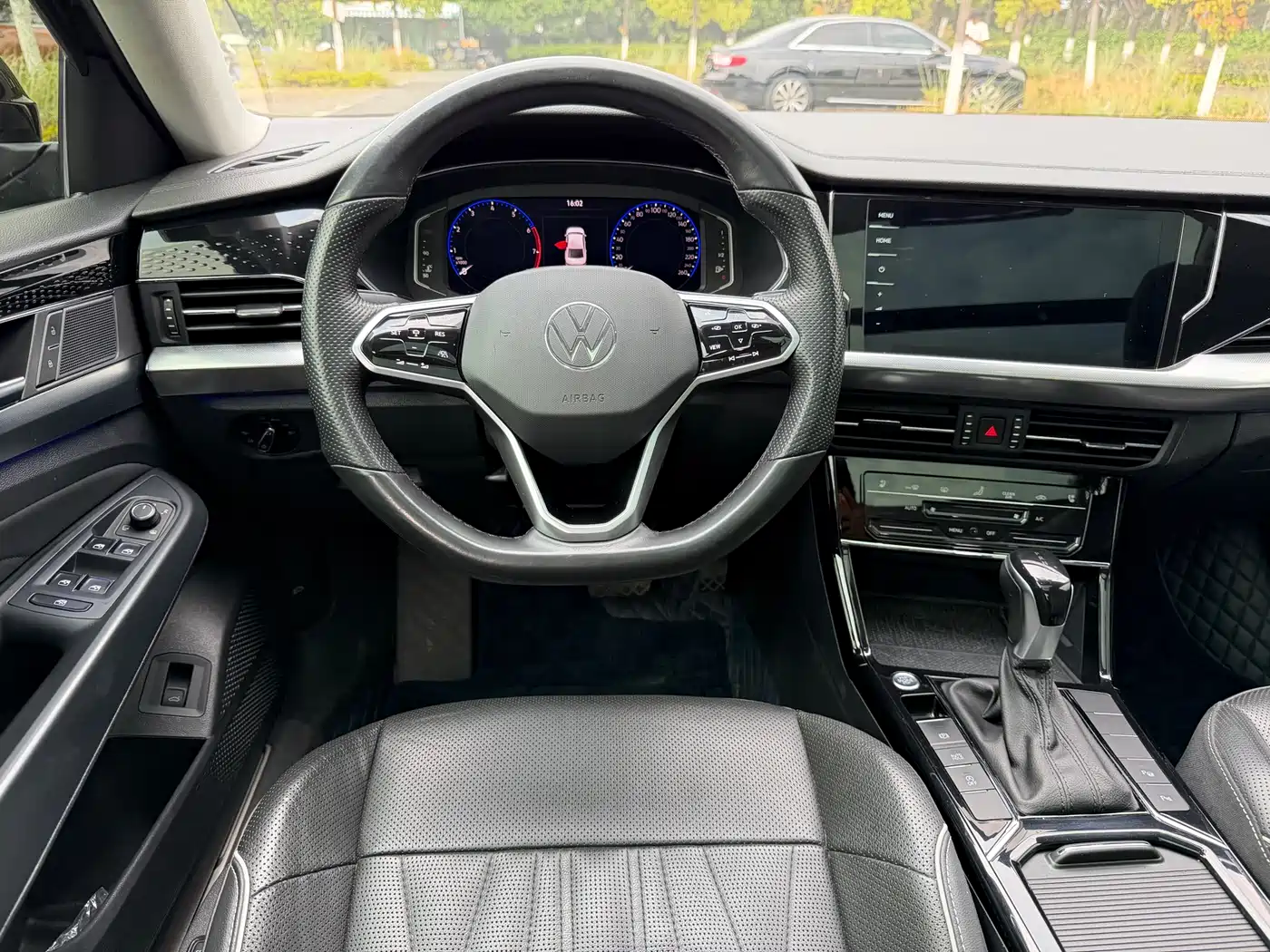 Volkswagen Passat 2022 330TSI Luxury Edition фото 9