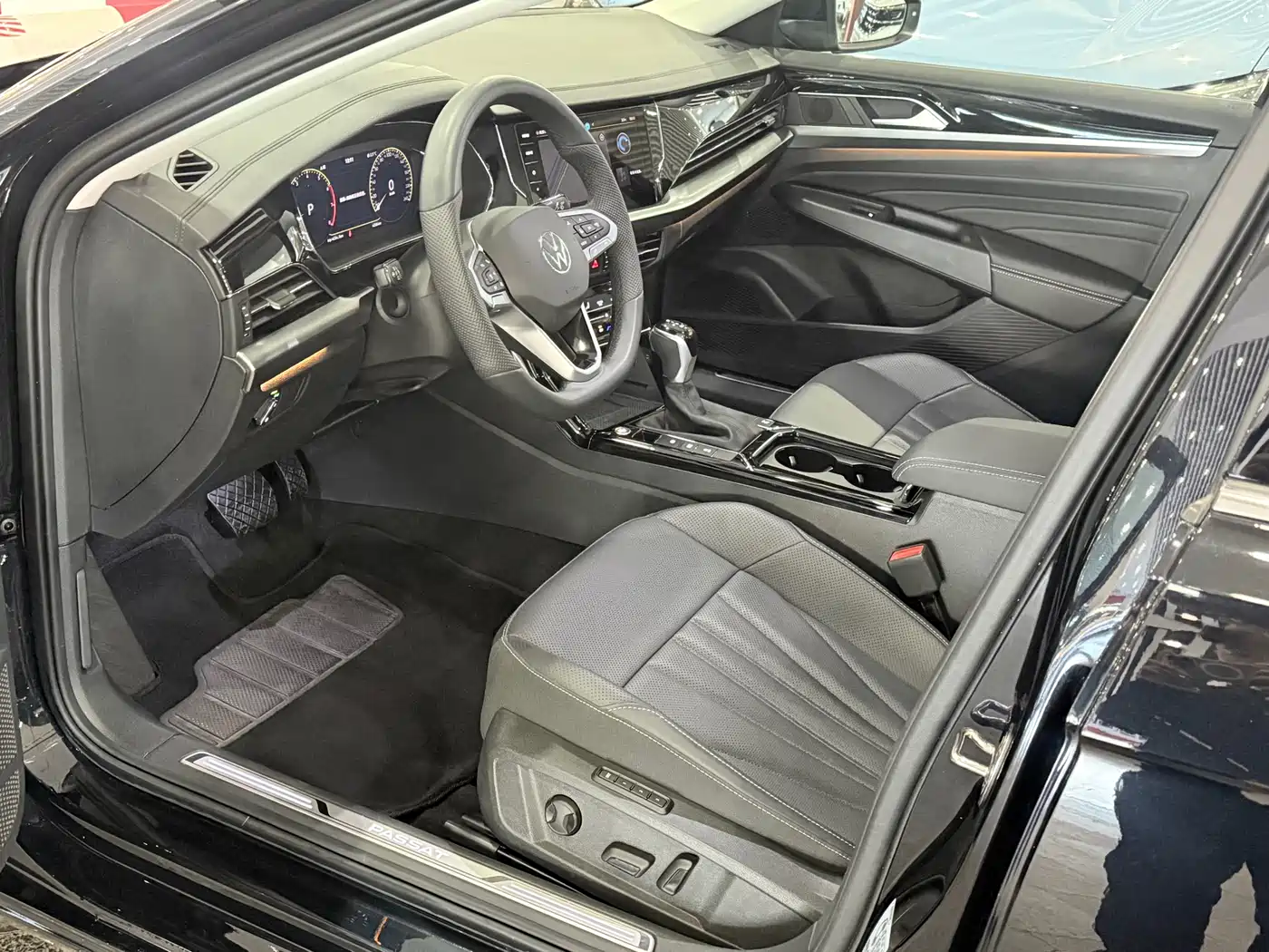 Volkswagen Passat 2025 Outstanding 380TSI Dragon Glory Edition фото 20