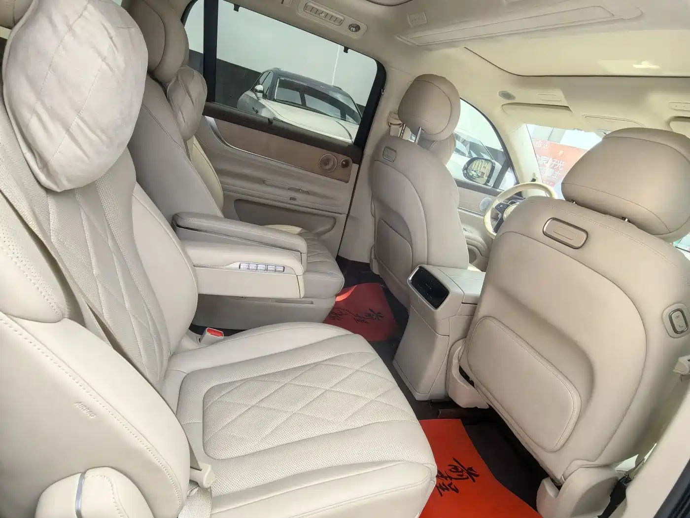 AITO Wenjie AITO M9 2024 Extended Range Ultra 42kWh 6-Seater фото 15
