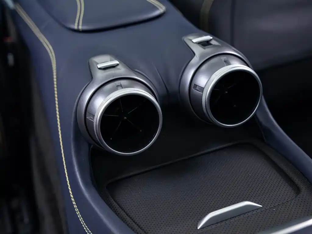 Ferrari GTC4Lusso 2017 3.9T V8 фото 21