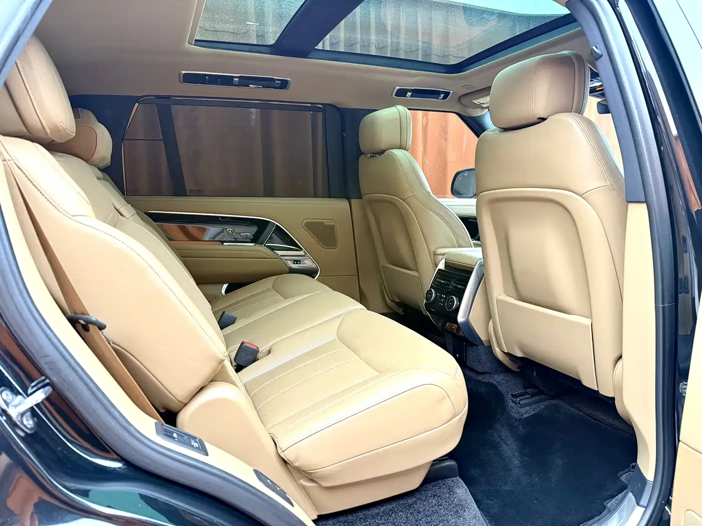 Land Rover Range Rover 2025 2025 3.0 L6 400PS Flourishing Era Extended Wheelbase 7-Seater