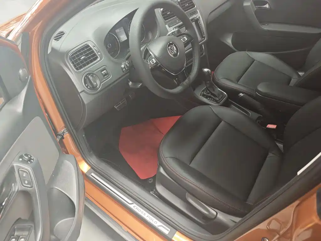 Volkswagen Polo 2015 2014 1.6L Cross Polo Automatic