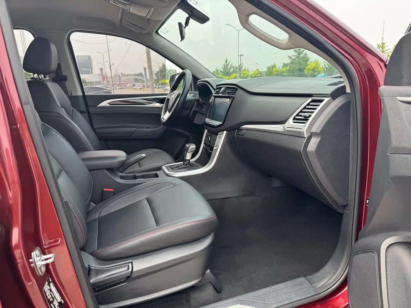 SAIC Maxus Maxus T60 2019 2019 2.0T Gasoline Automatic 2WD High-Chassis Luxury Standard-Cabin China VI