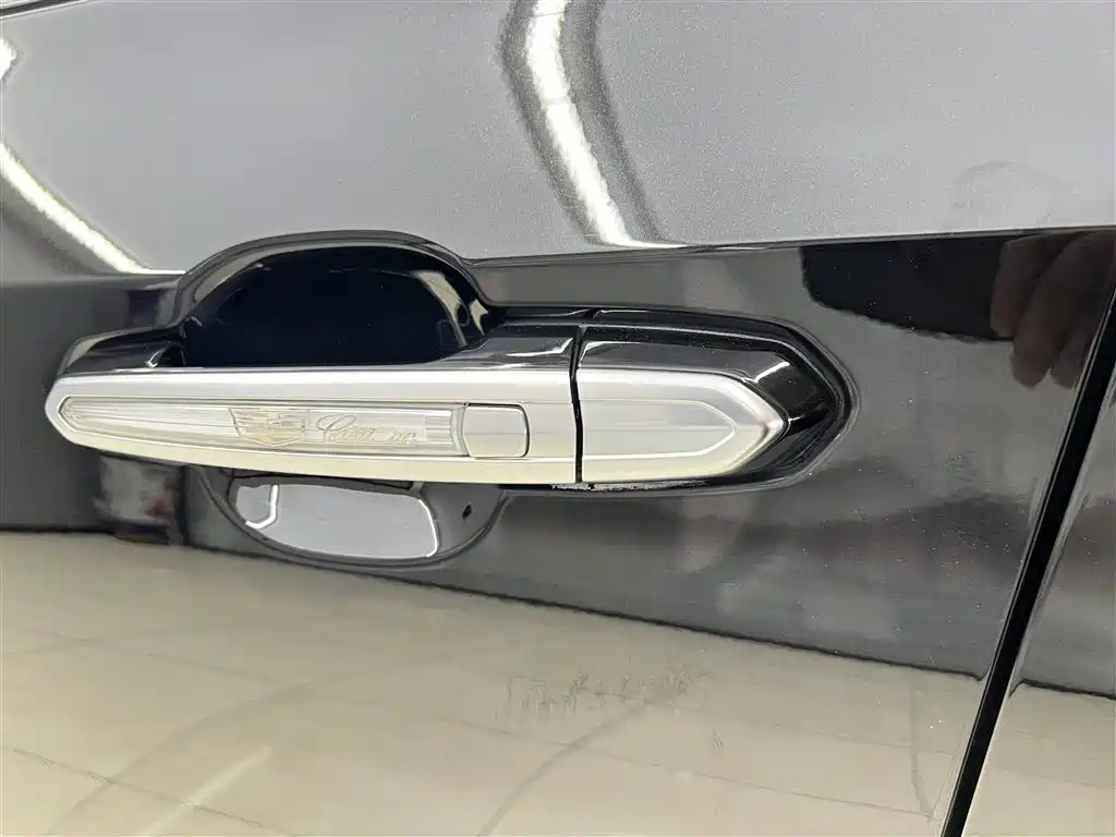 Cadillac XT4 2024 28T 2WD Premium фото 13