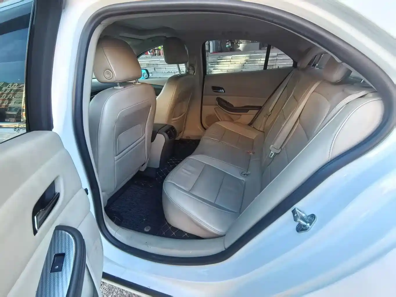 Chevrolet Malibu 2014 2.0L Automatic Luxury фото 8