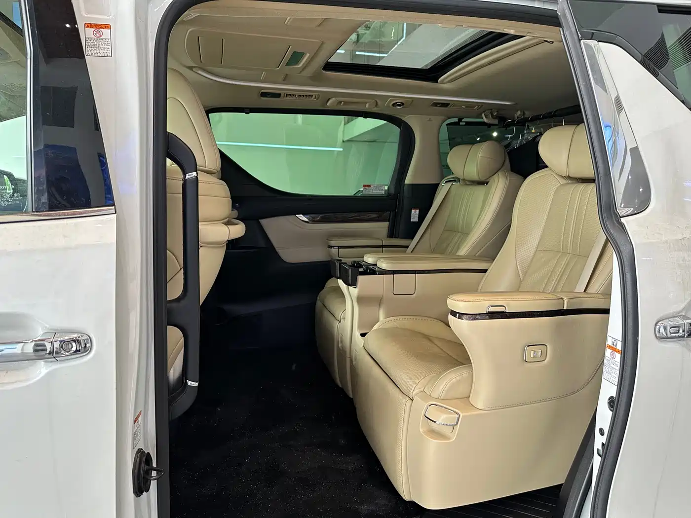 Toyota Vellfire 2021 Crown Hybrid 2.5L HV Premium Edition фото 6