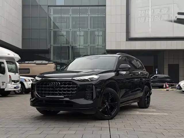 AUDI Q6