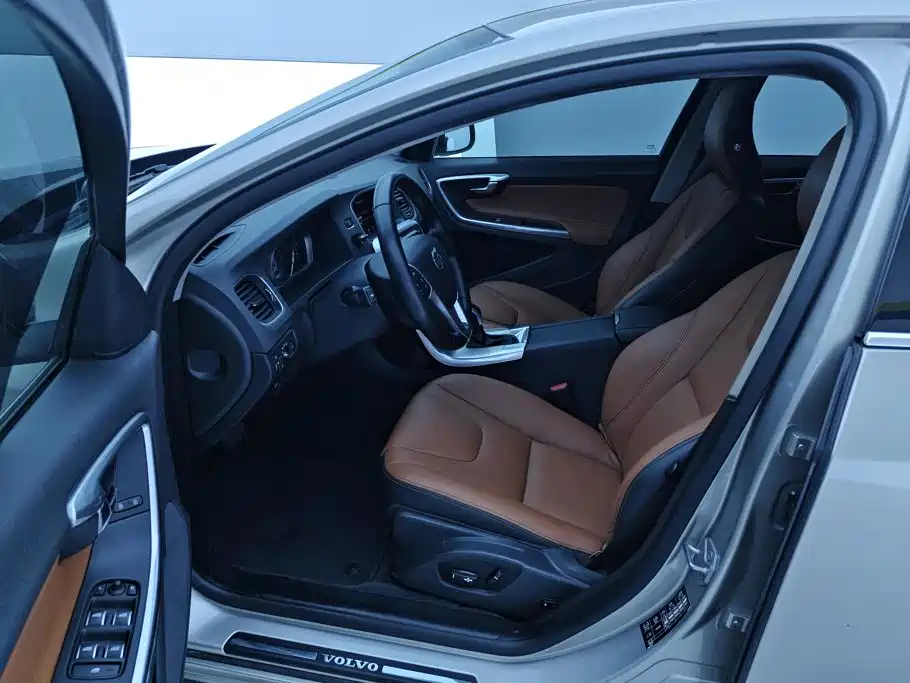 Фото 9 - Volvo S60
