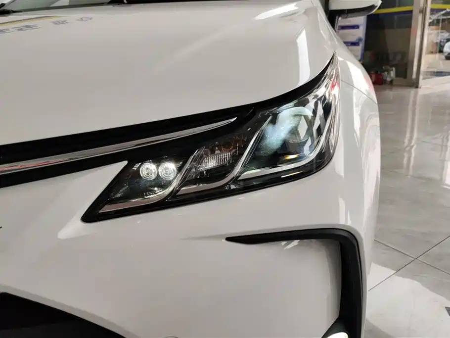 Toyota Corolla 2022 Hybrid 1.8L E-CVT Pioneer Edition фото 5