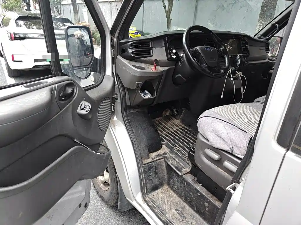 Ford New Generation Transit 2021 2021 Model 2.2T Automatic Logistics Vehicle Pro Long Wheelbase 7-Seat Medium Roof China VI