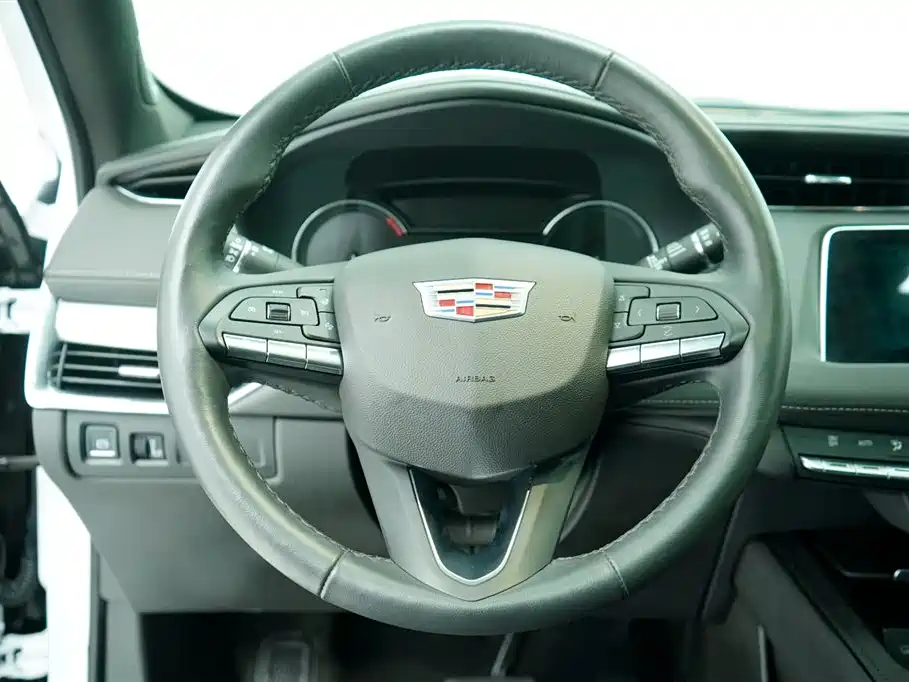 Cadillac XT4 2022 28T FWD Luxury фото 3