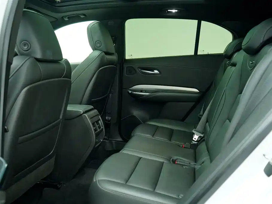 Cadillac XT4 2022 28T FWD Luxury фото 6