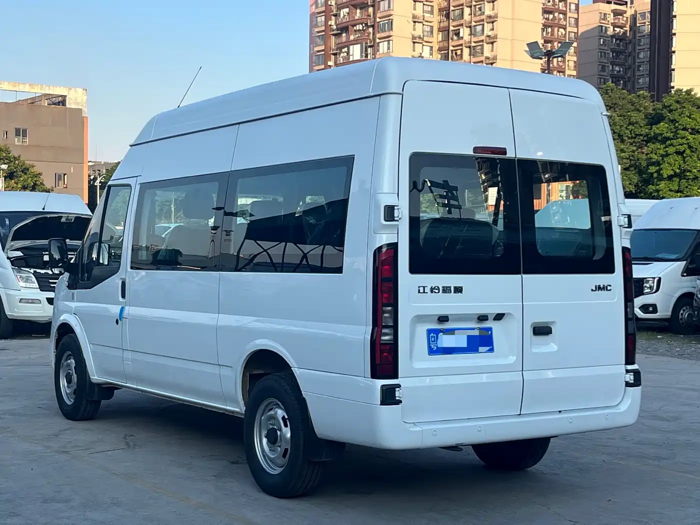 Jiangling JMC Fushun 2025 2025 Model 2.0T 6MT Diesel Medium Wheelbase Medium-High Roof Commercial MPV 7 Seats