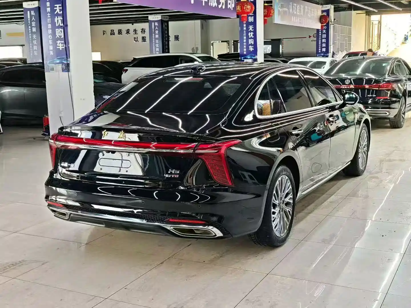 Фото 8 - Hongqi H5