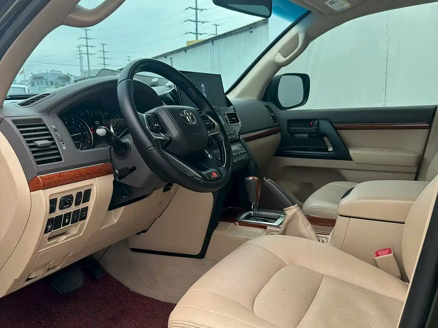 Toyota Land Cruiser (Import) 2015 4.0L V6 Middle East Limited Edition фото 4