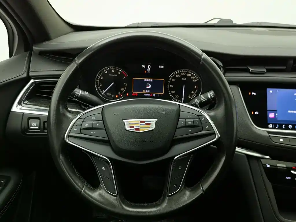 صورة 11 - Cadillac XT5