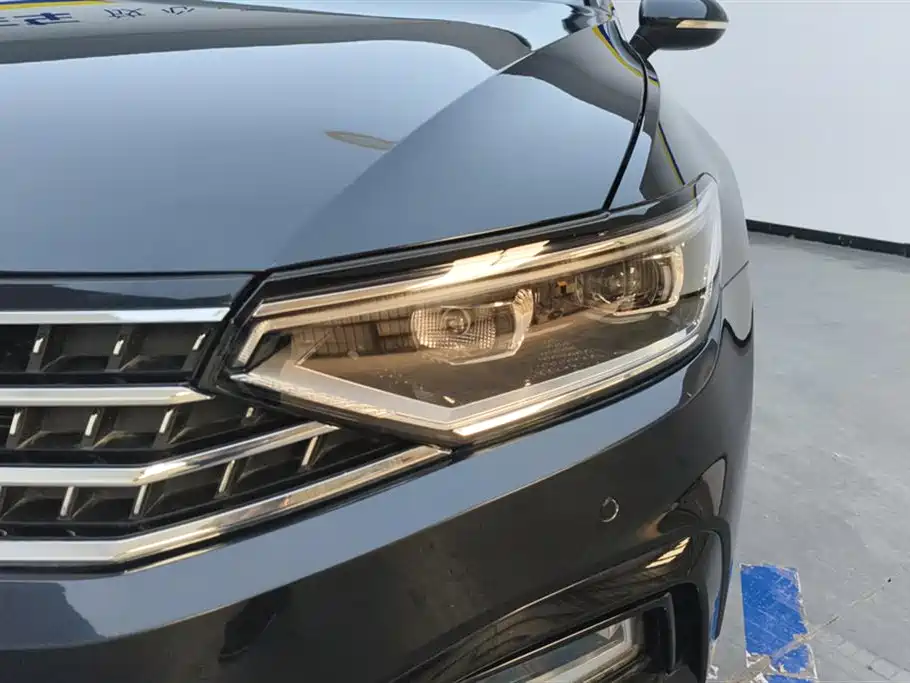 Volkswagen Magotan 2023 2 Million Units Anniversary Edition 330TSI DSG Leading Type фото 5