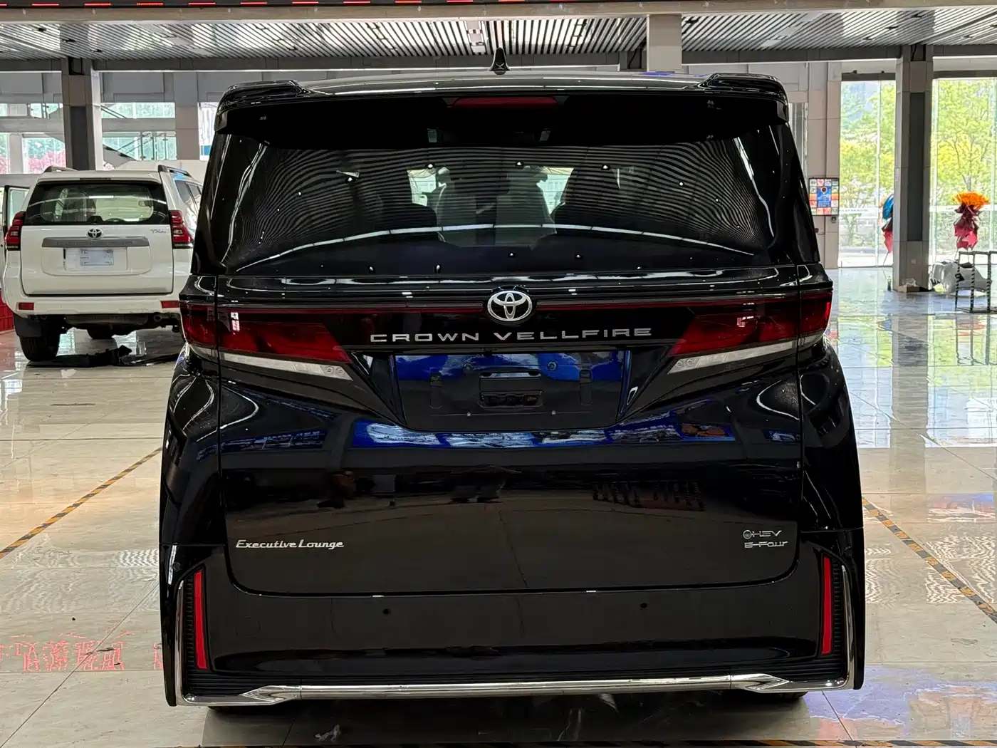 Toyota Vellfire 2025 Crown Hybrid 2.5L Ink Gold Executive Edition фото 5