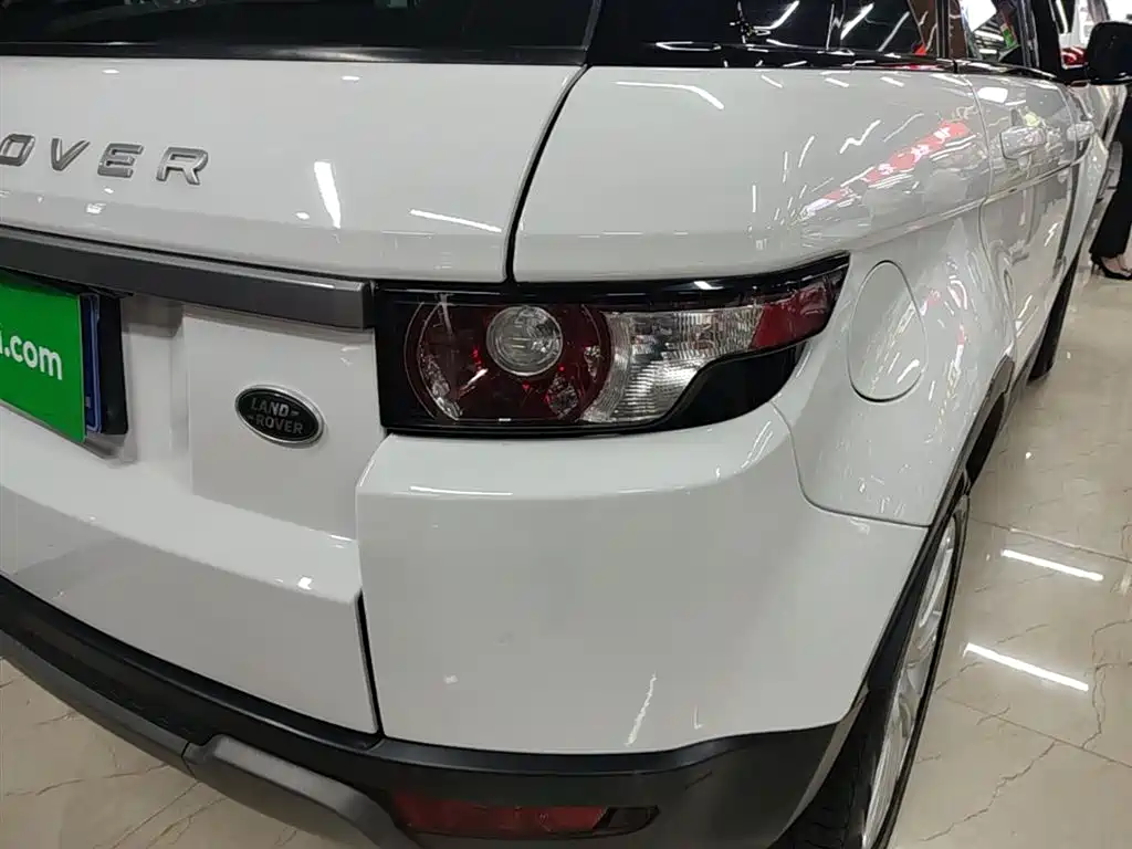 Land Rover Range Rover Evoque 2015 2.0T 5-Door Intelligent Edition фото 8