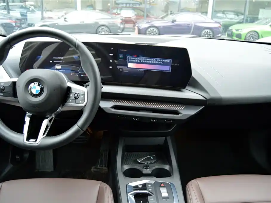 BMW 2 Series 2025 225L M Sport Package фото 8