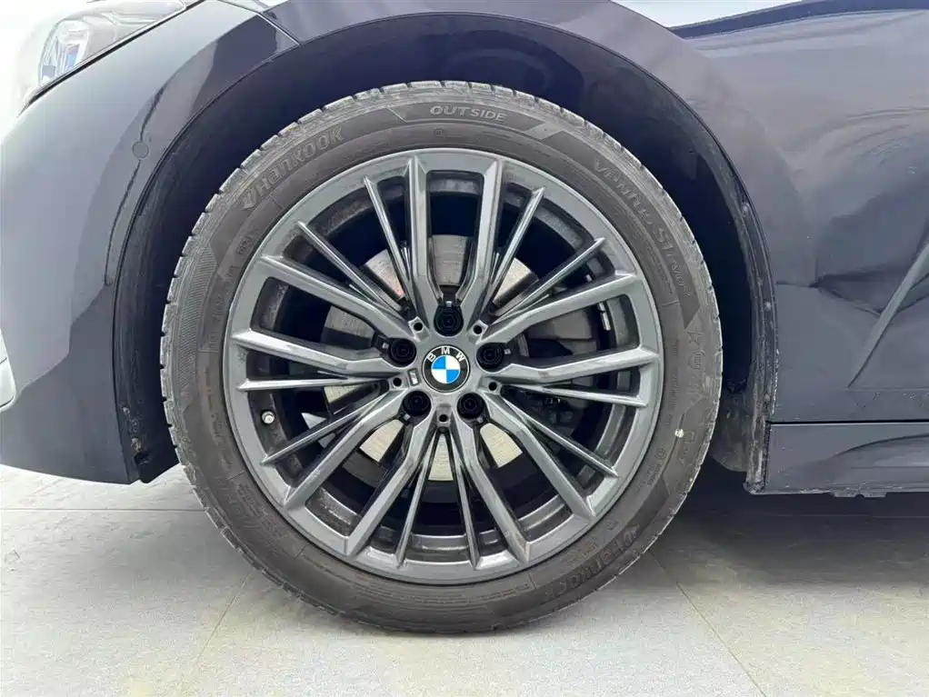 BMW 3 Series 2023 330i M Sport Shadow Edition фото 18