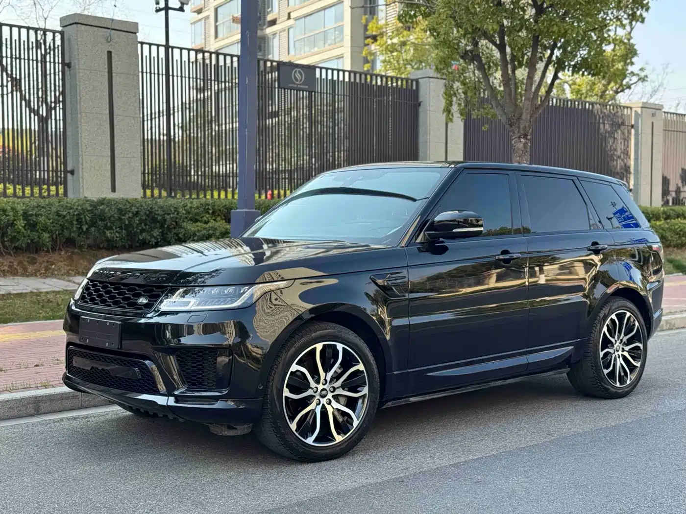 Land Rover Range Rover Sport 2021 3.0 L6 Gloss Black Edition