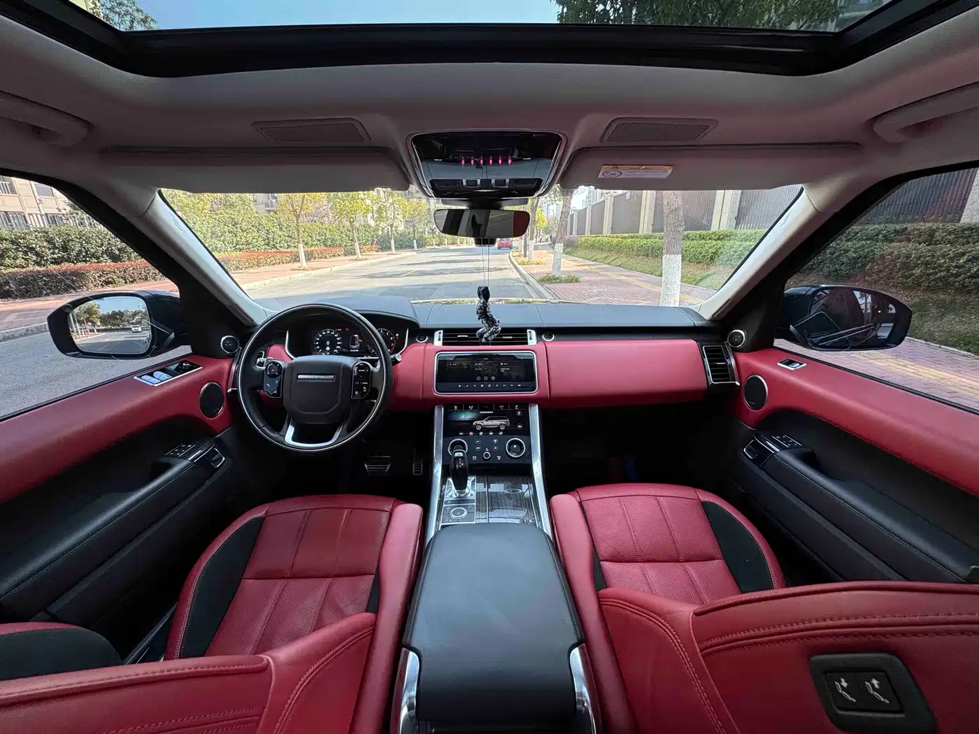Land Rover Range Rover Sport 2021 3.0 L6 Gloss Black Edition фото 9