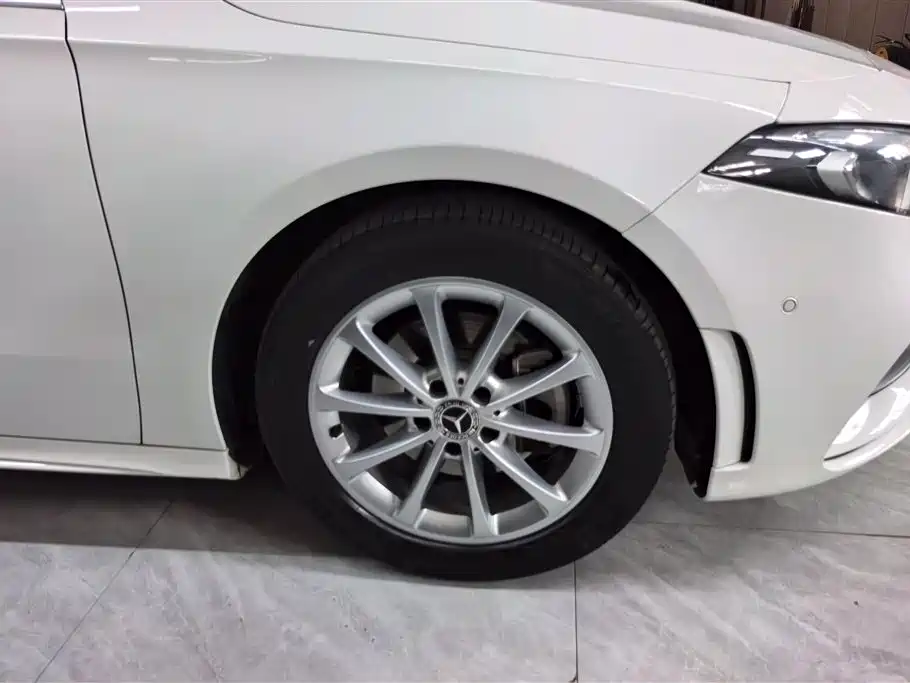 Mercedes-Benz A-Class 2019 A 200 L Sport Sedan фото 6