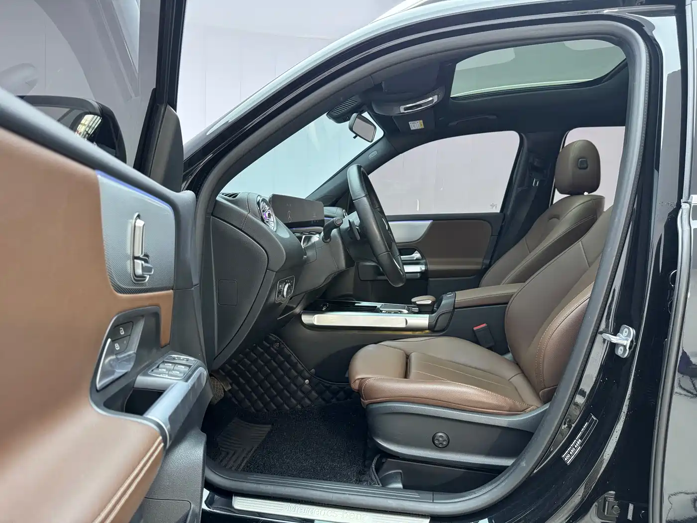 MERCEDES-BENZ GLB