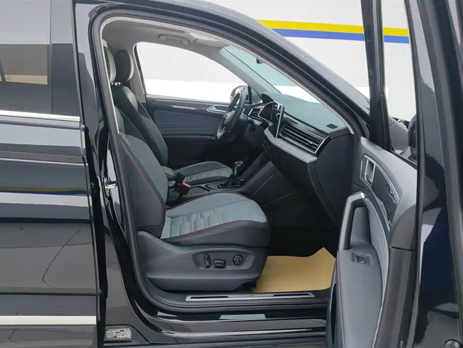 Volkswagen Tiguan L 2023 330TSI Auto 2WD R-Line Flagship Edition фото 8