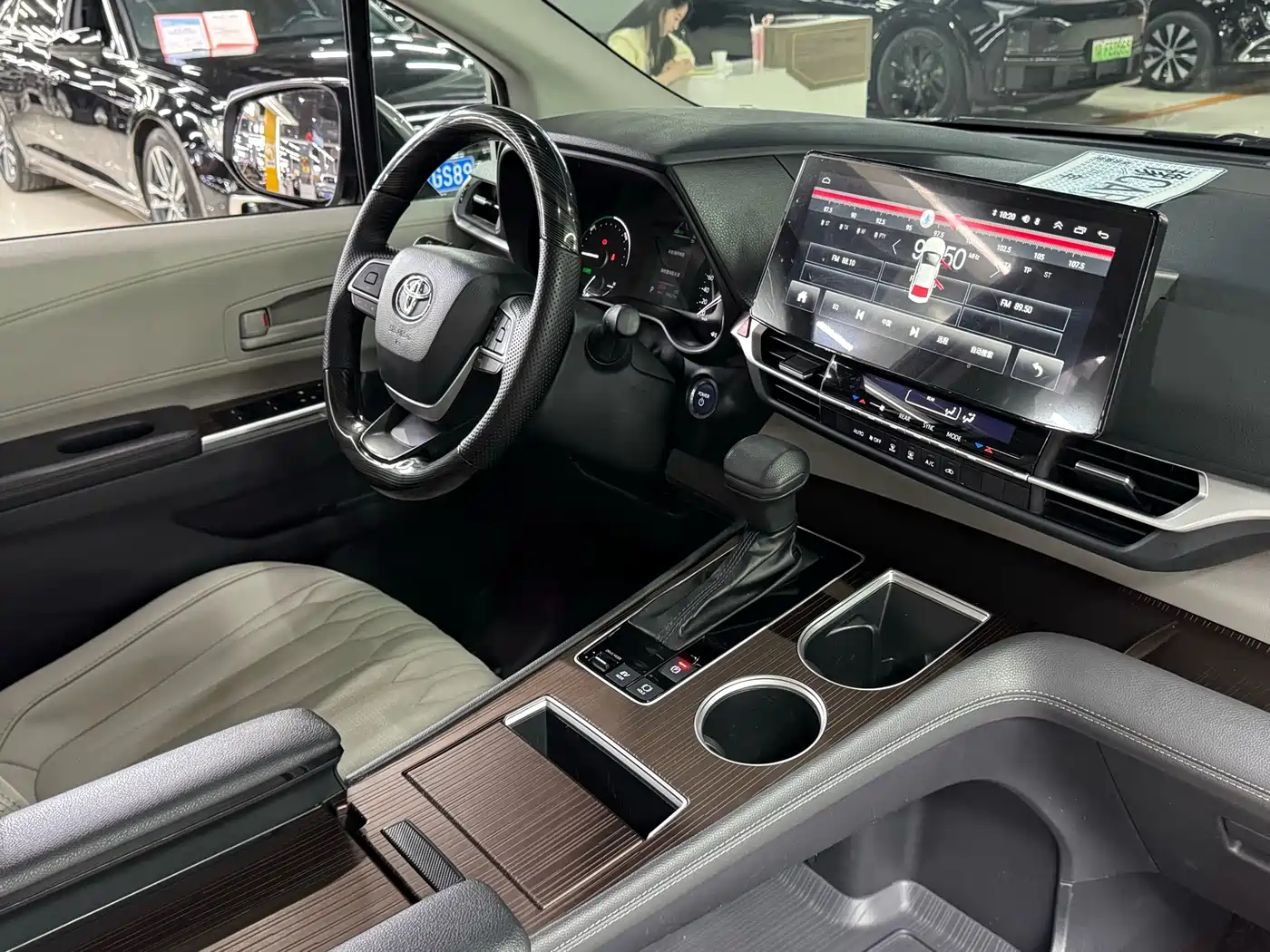Toyota Sienna 2023 2.5L Hybrid Comfort Edition фото 18