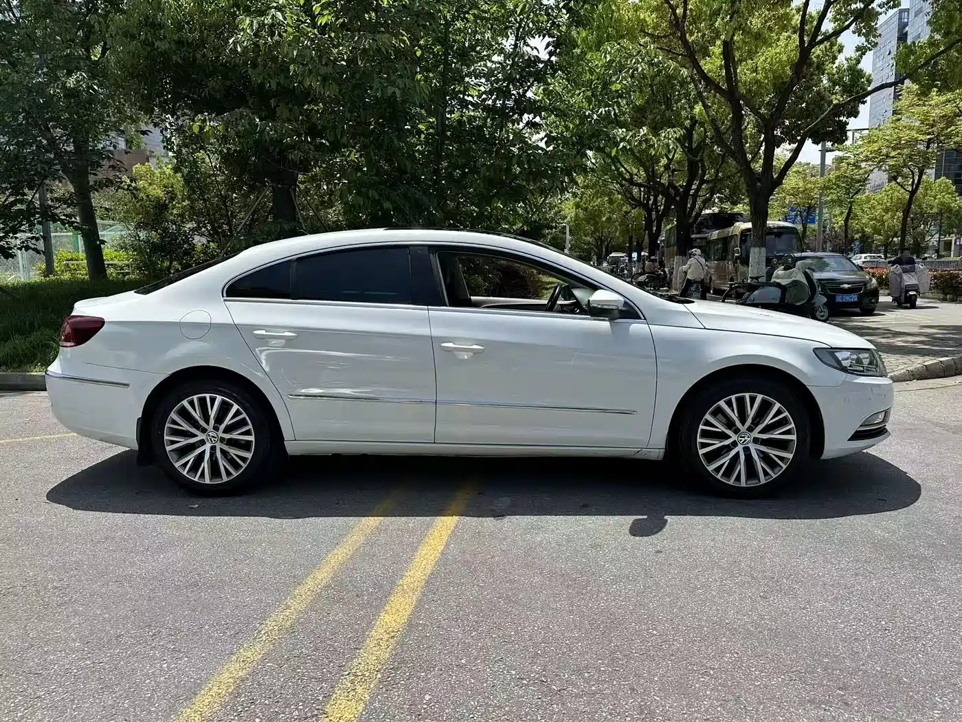 Volkswagen FAW-Volkswagen CC 2016 Model 1.8TSI Luxury фото 6