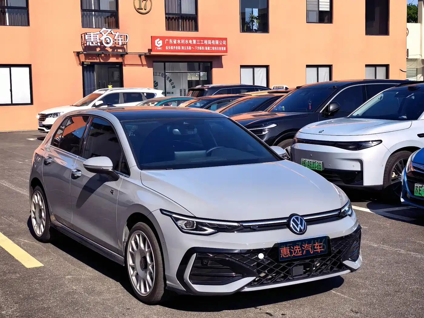 Volkswagen Golf 2025 Facelift 300TSI R-Line фото 3