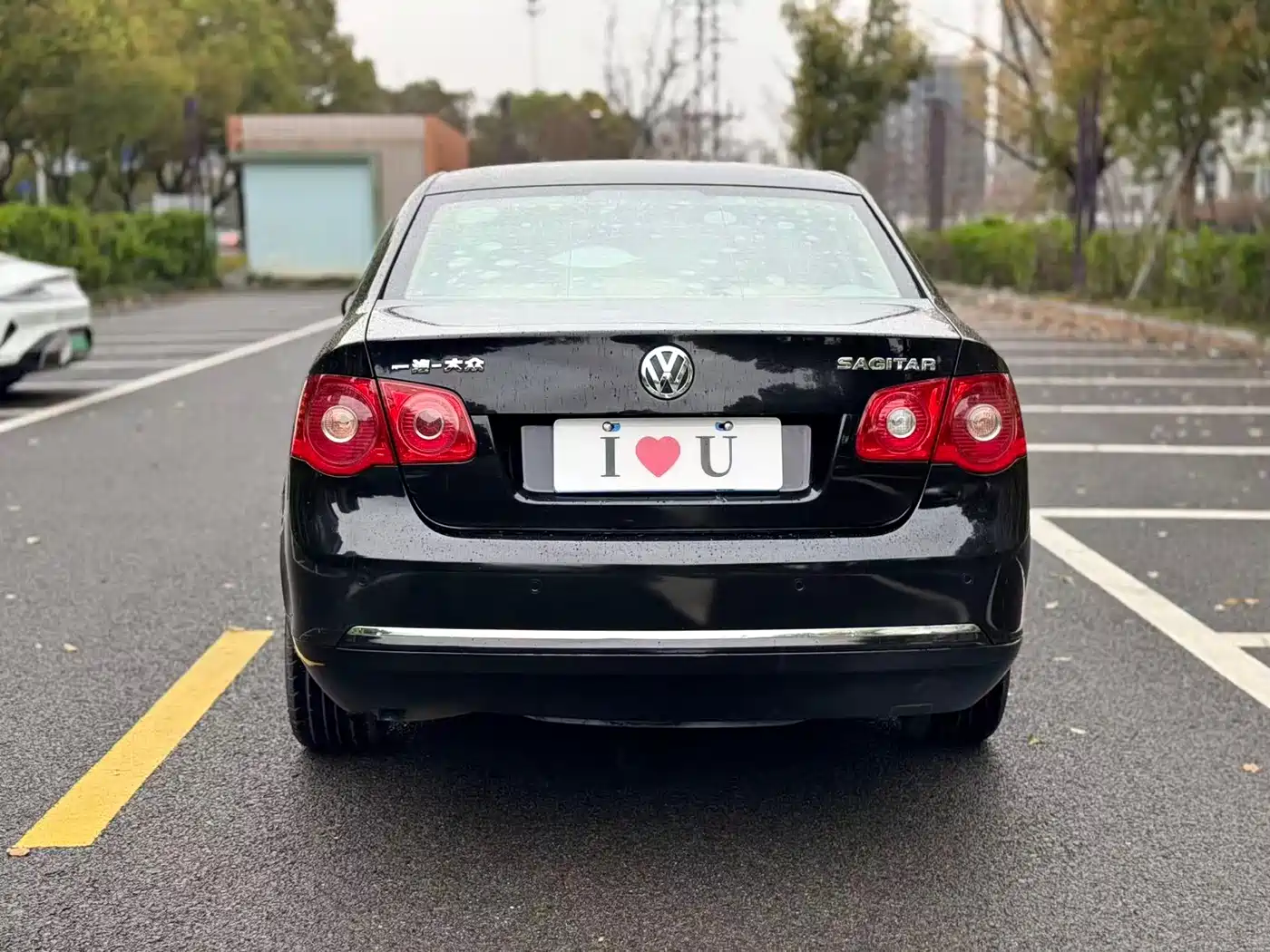 Volkswagen Sagitar 2011 1.6L Automatic Fashion фото 12
