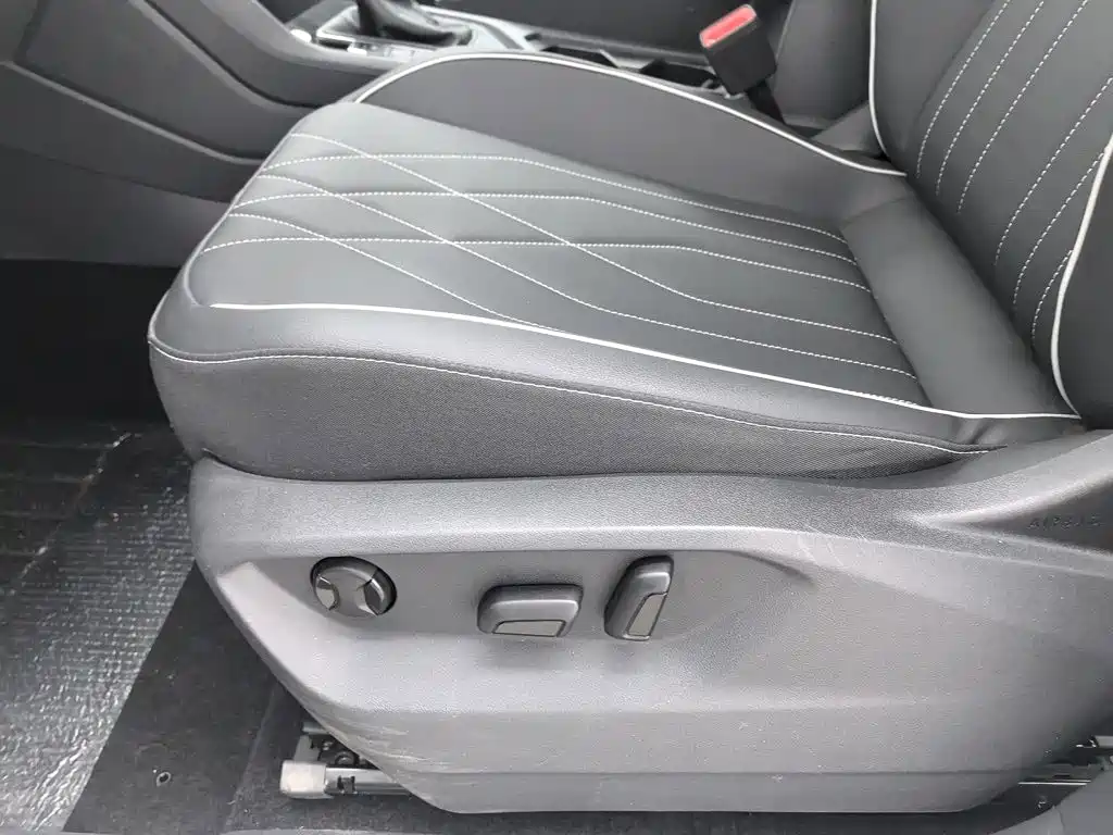 Фото 20 - Volkswagen Tiguan L